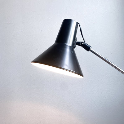 Golvlampa/läslampa i svart plåt