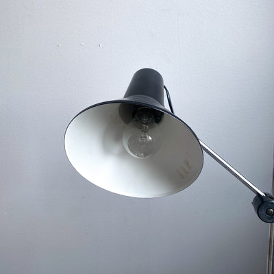 Golvlampa/läslampa i svart plåt