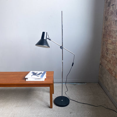 Golvlampa/läslampa i svart plåt