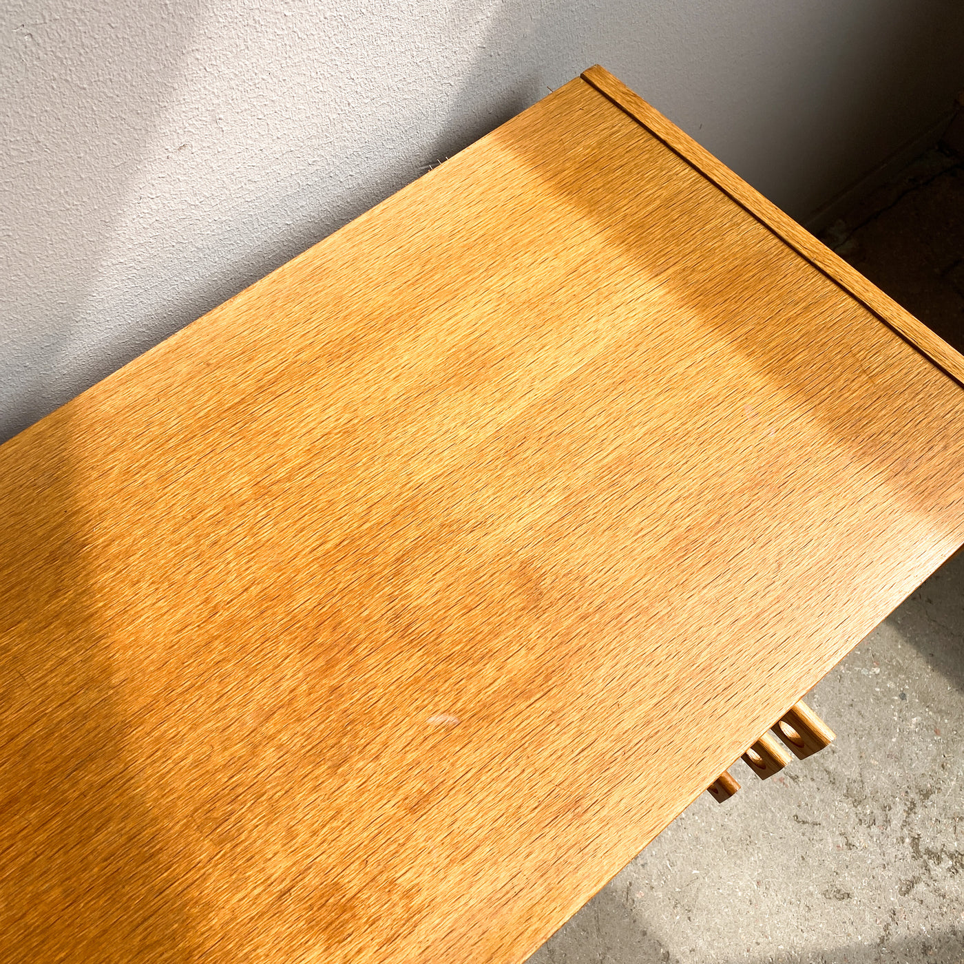Skrivbord/sminkbord i ek