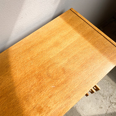 Skrivbord/sminkbord i ek