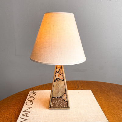 Bordslampa i Gotlandsfossil, Kvarnboden, Visby