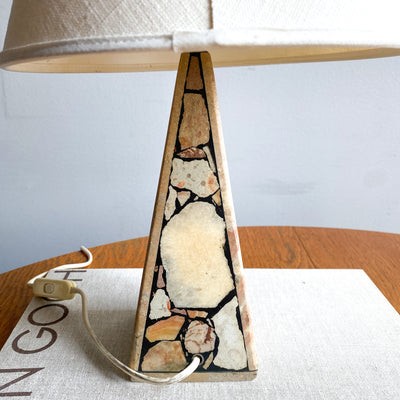 Bordslampa i Gotlandsfossil, Kvarnboden, Visby