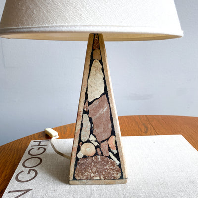 Bordslampa i Gotlandsfossil, Kvarnboden, Visby