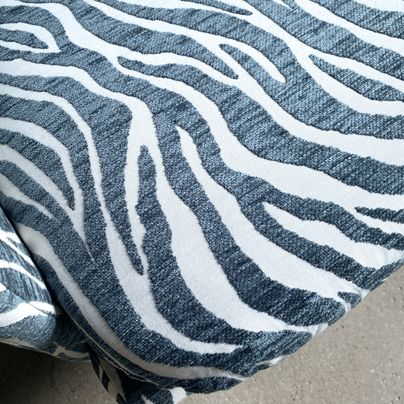 2-sits soffa i zebratyg