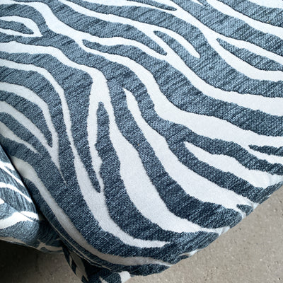 2-sits soffa i zebratyg