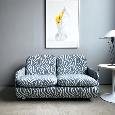2-sits soffa i zebratyg