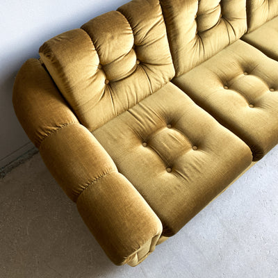 Olivgrön plyschsoffa 70-tal