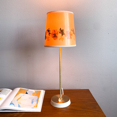 Bordslampa EAE och skärm med torkade växter