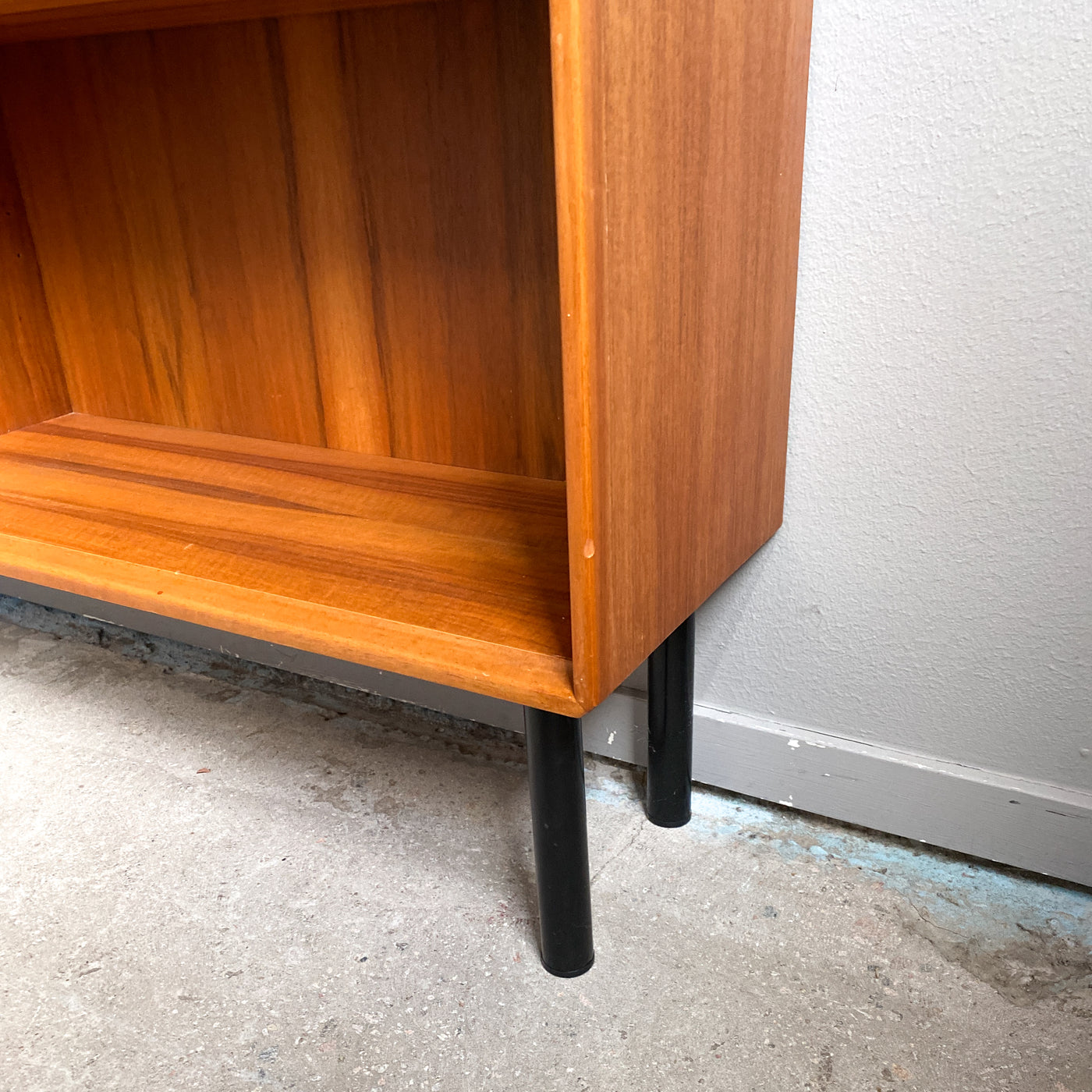 Bokhylla i valnöt, 60-tal