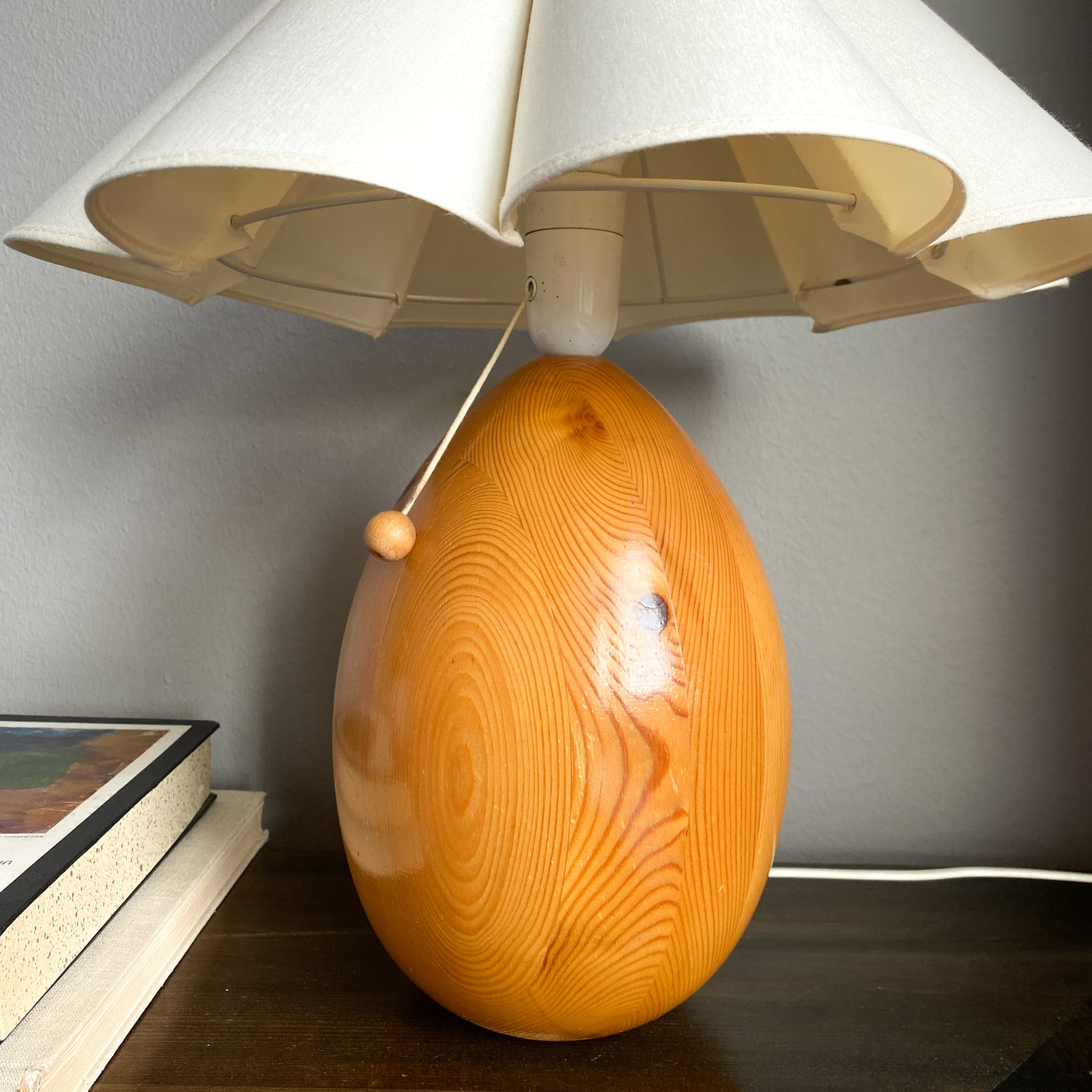 Bordslampa i furu