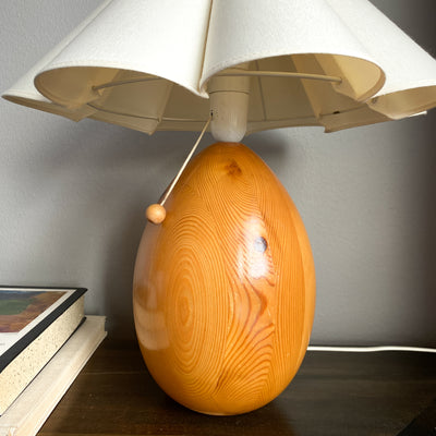 Bordslampa i furu