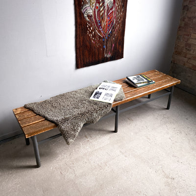 Sittbänk från gammal skola