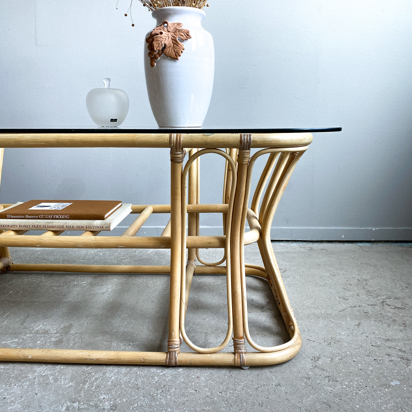 Soffbord i bambu och glas