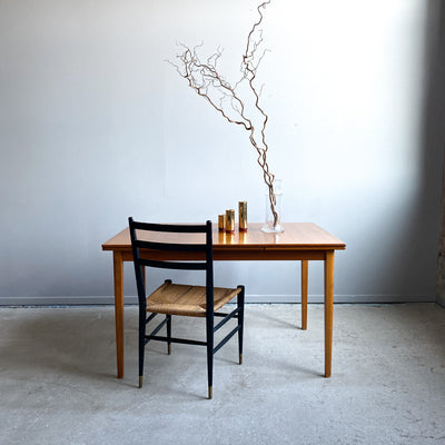 Matbord i teak med utdragsskivor