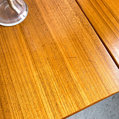 Matbord i teak med utdragsskivor