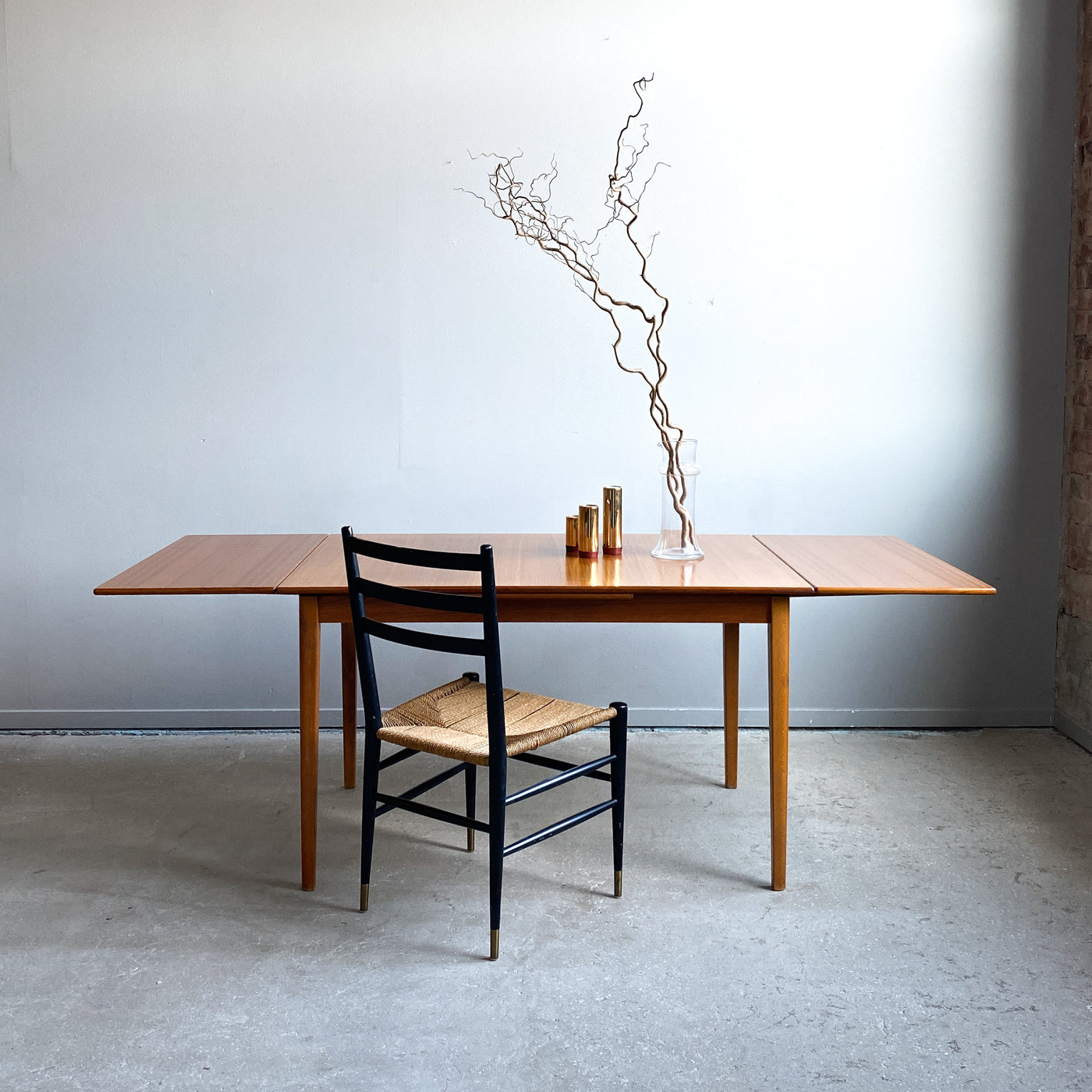 Matbord i teak med utdragsskivor