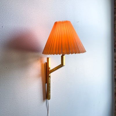 Vägglampa i mässing