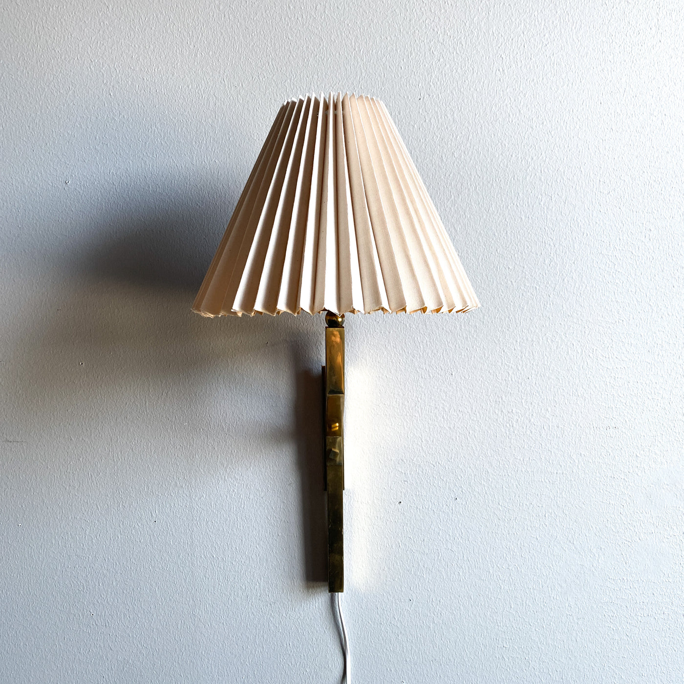 Vägglampa i mässing