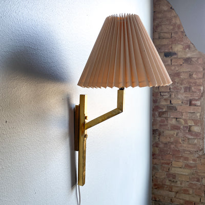 Vägglampa i mässing