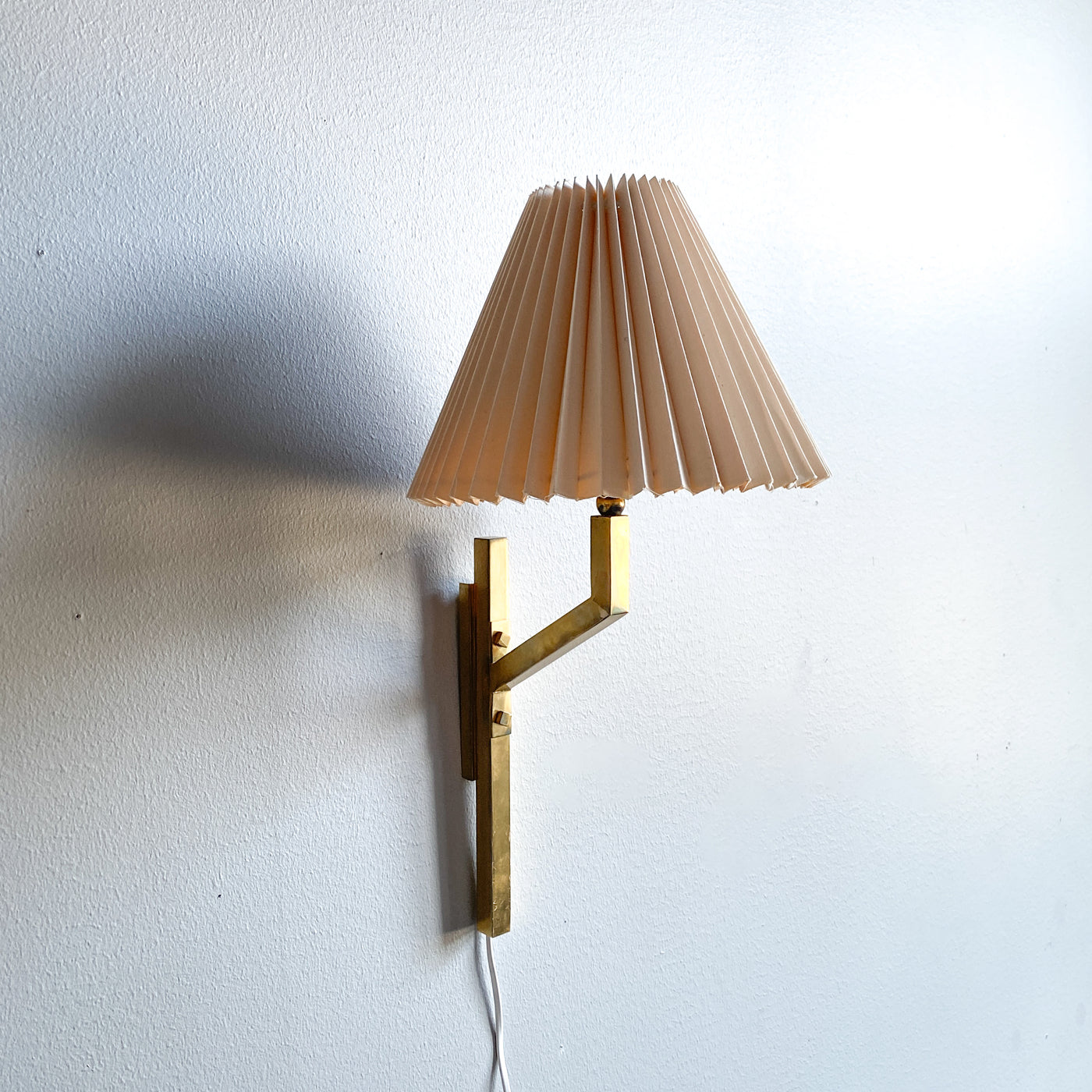 Vägglampa i mässing