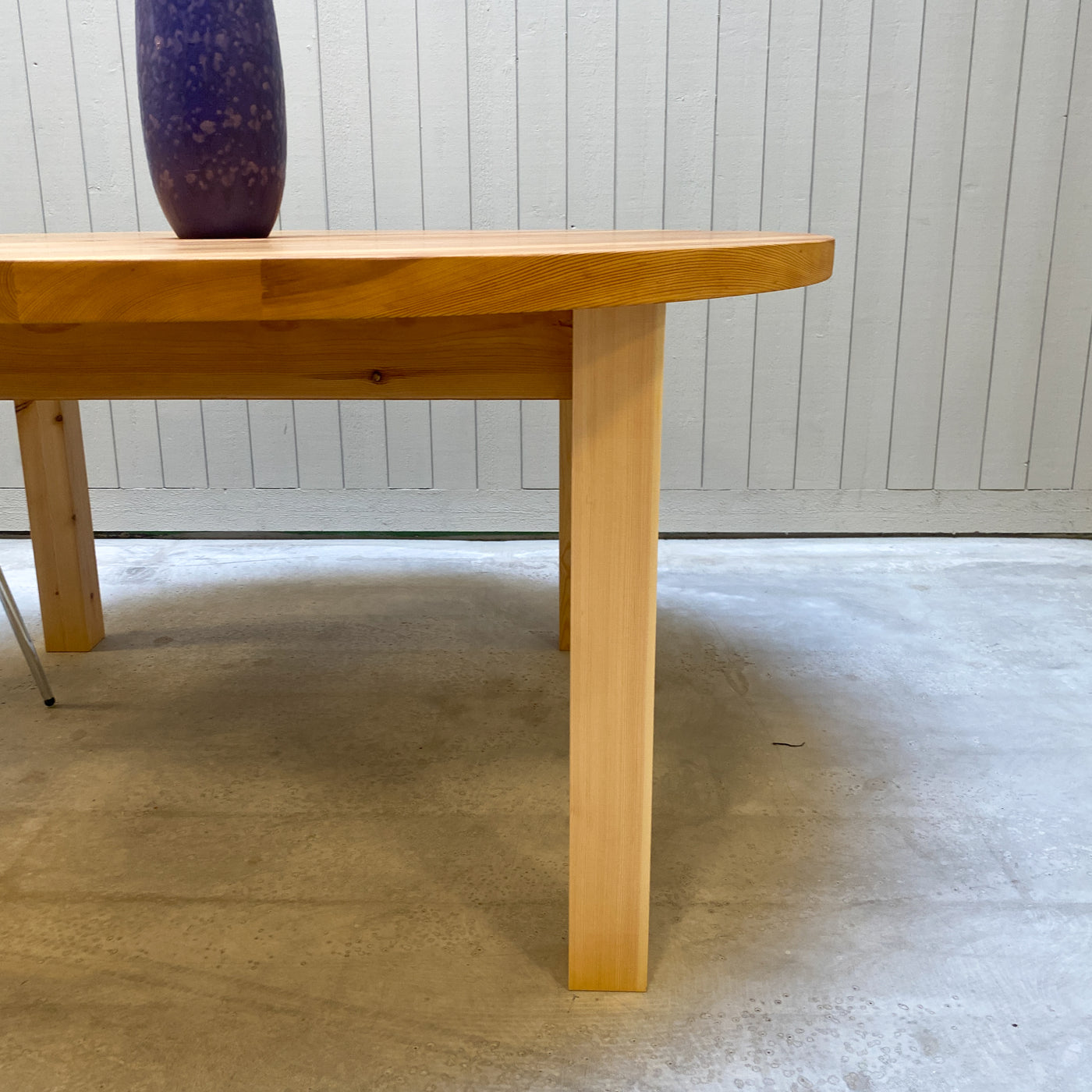 Stort runt matbord i furu , 150 cm - 70-tal