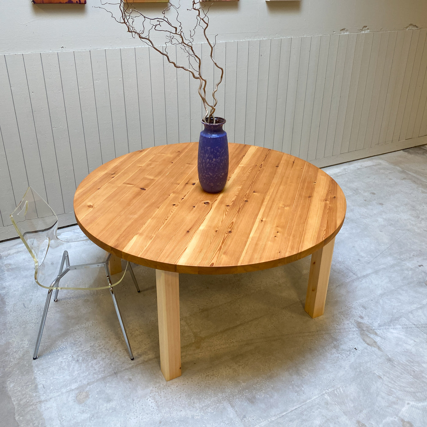 Stort runt matbord i furu , 150 cm - 70-tal