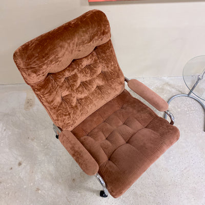 Fåtölj i krom och rosabrun plysch