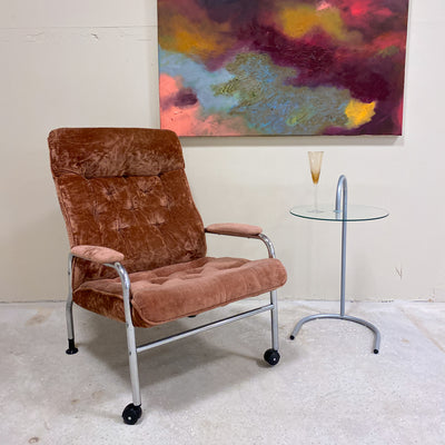 Fåtölj i krom och rosabrun plysch