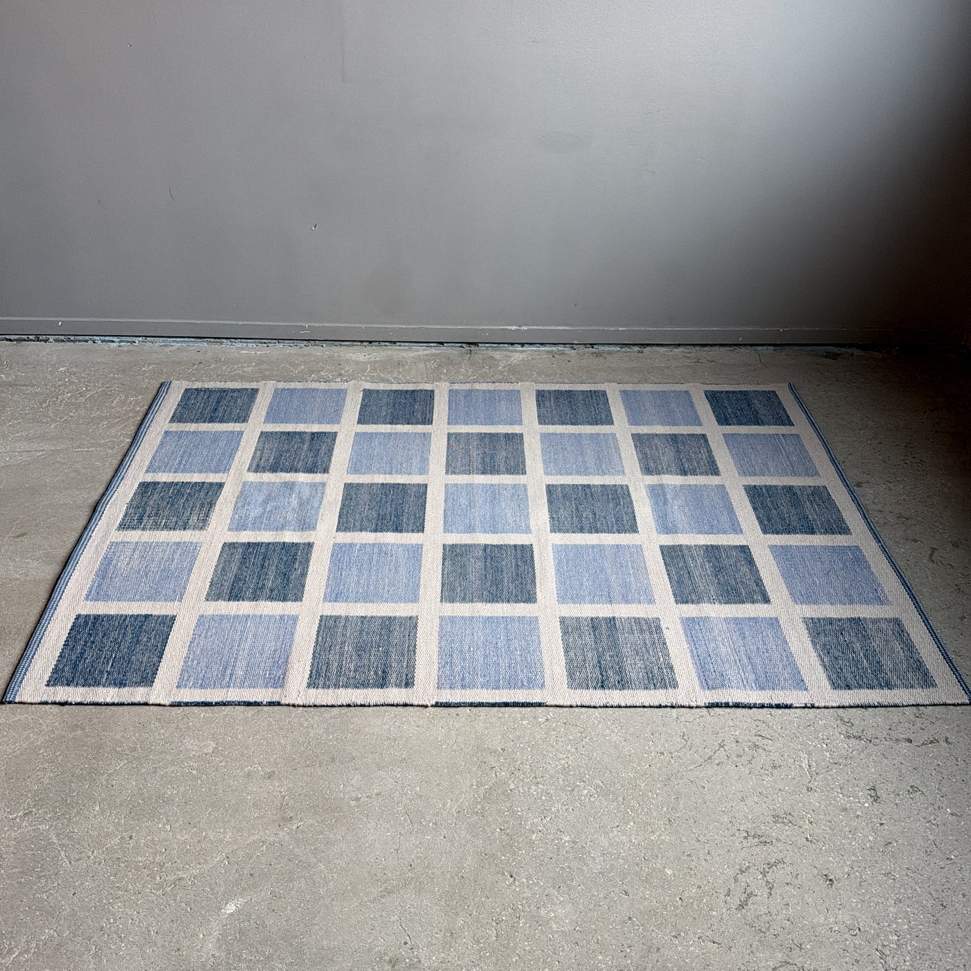 Rutig dubbelvävd ullmatta