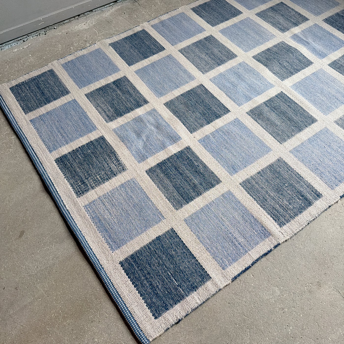 Rutig dubbelvävd ullmatta