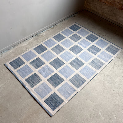 Rutig dubbelvävd ullmatta