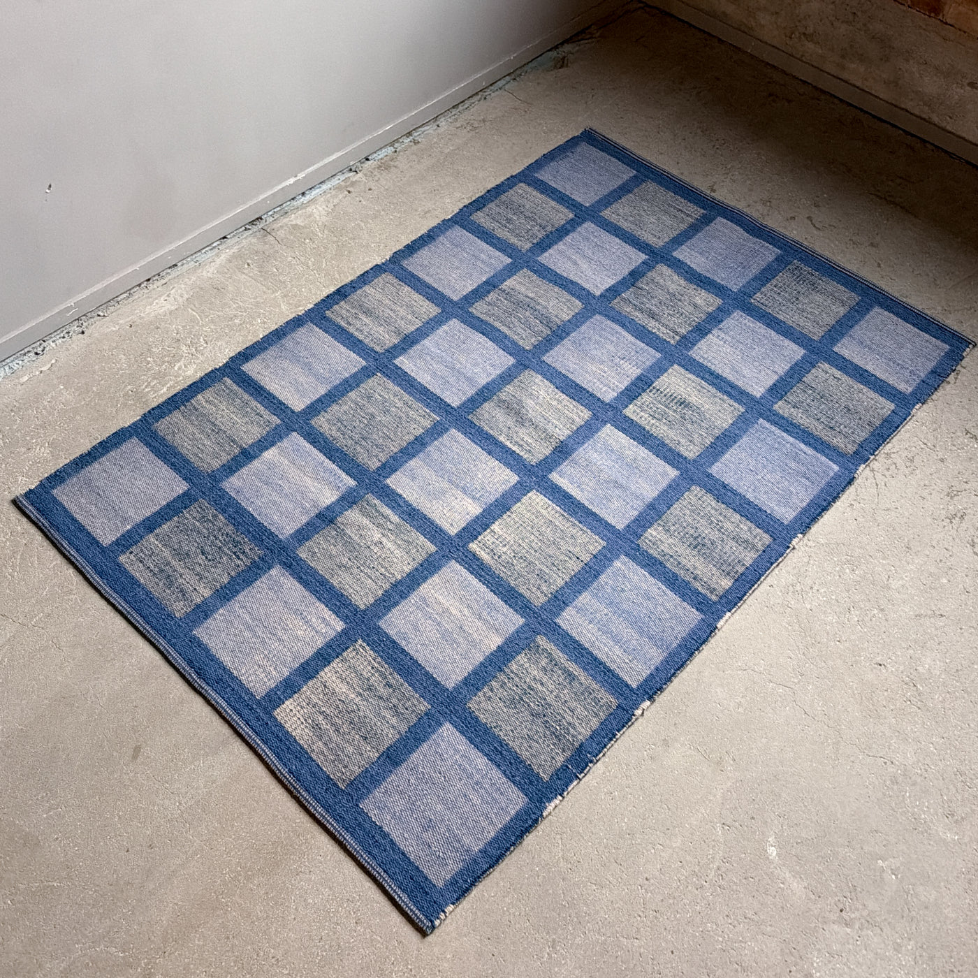 Rutig dubbelvävd ullmatta