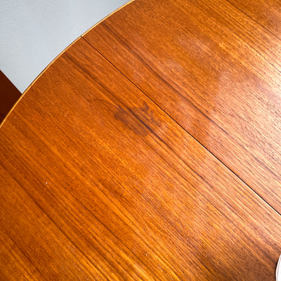 Runt matbord i teak med 1 iläggsskiva