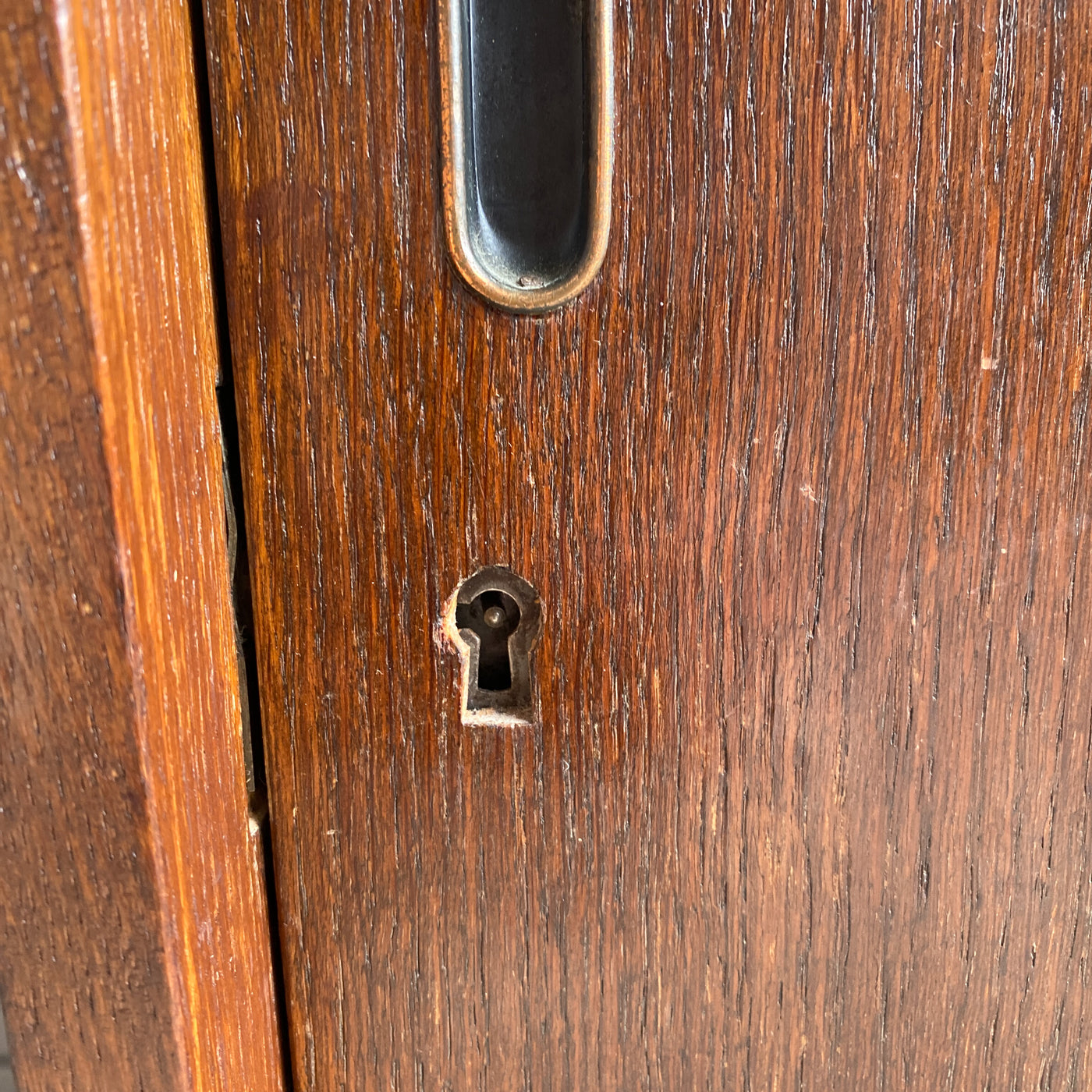 Sideboard i betsad ek