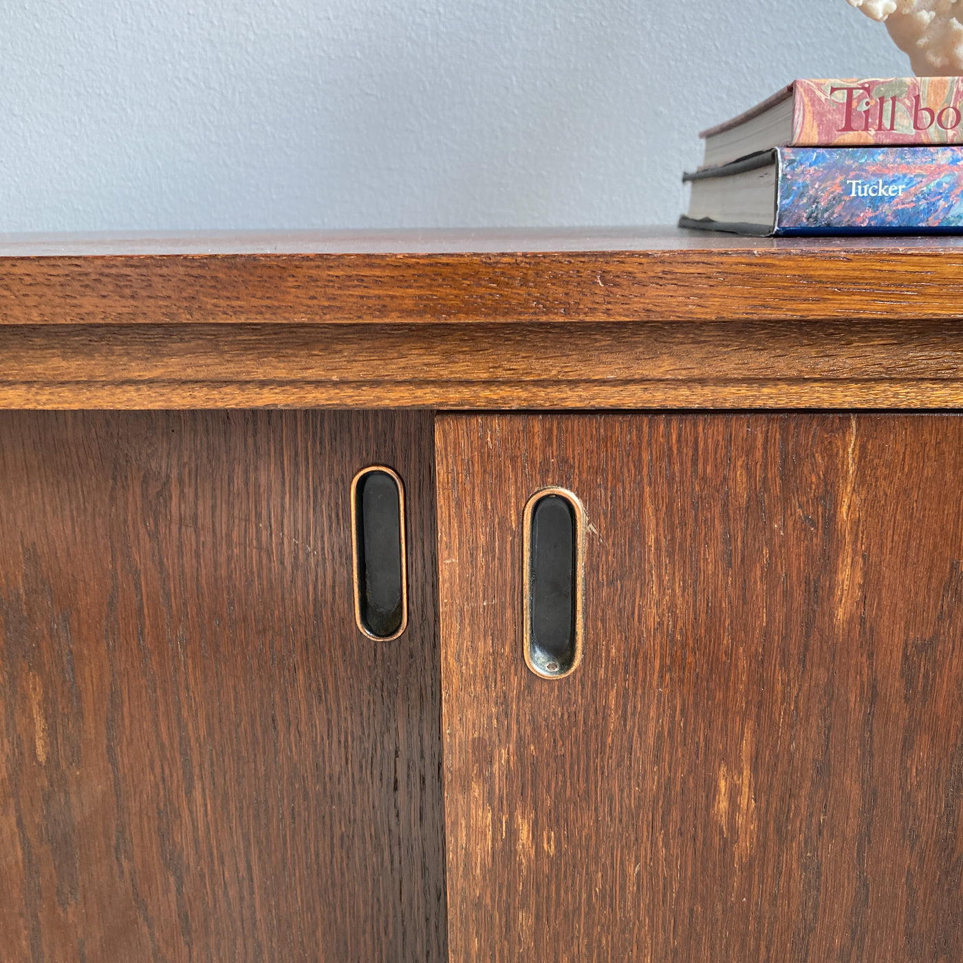 Sideboard i betsad ek