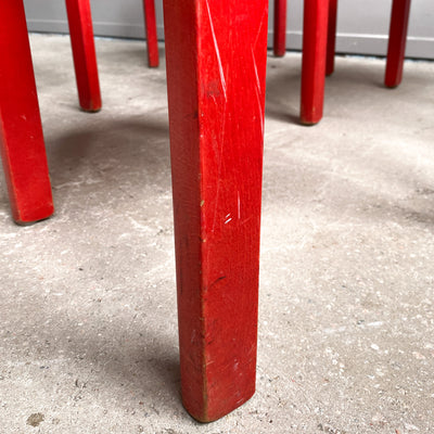 4 rödbetsade stolar - stapelbara
