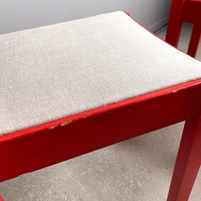 4 rödbetsade stolar - stapelbara