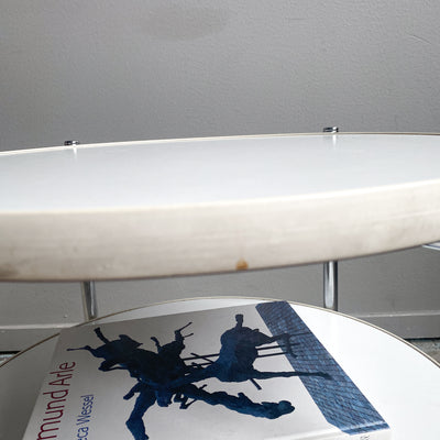 Sidobord i krom vitt