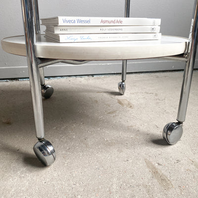 Sidobord i krom vitt
