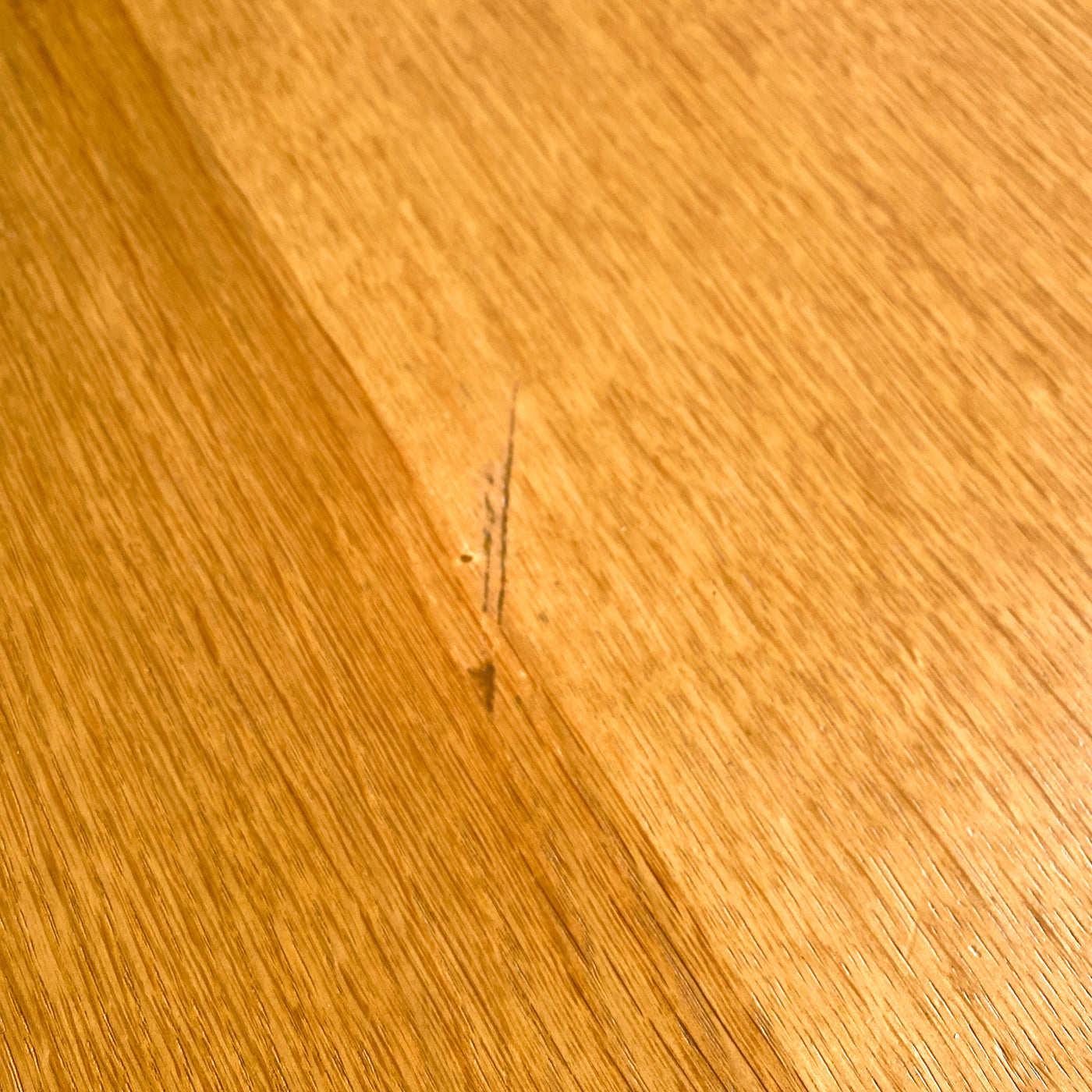 Runt matbord i ek med 2 iläggsskivor