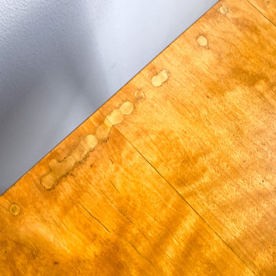 Sidobord/bord i bonad björk tidigt 1900-tal