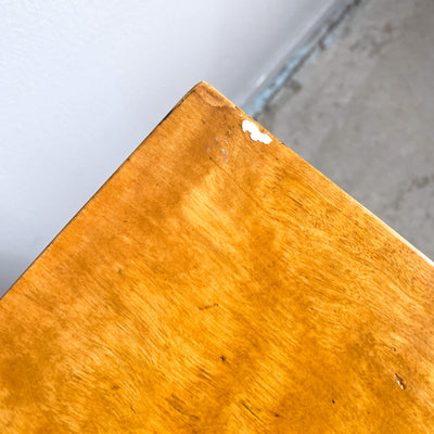 Sidobord/bord i bonad björk tidigt 1900-tal