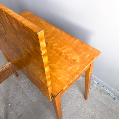 Sidobord/bord i bonad björk tidigt 1900-tal