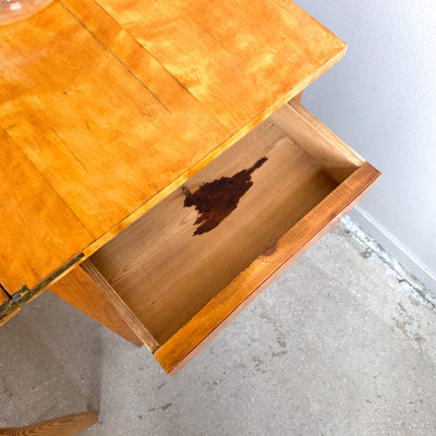 Sidobord/bord i bonad björk tidigt 1900-tal