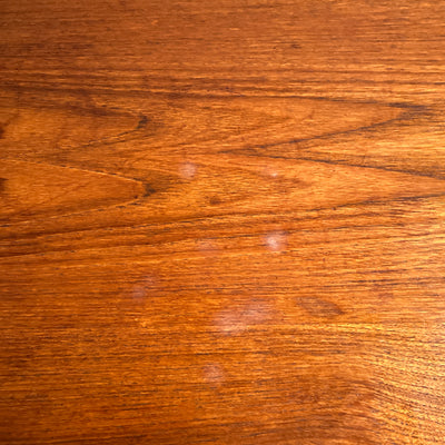 Soffbord i teak med mässingsfötter