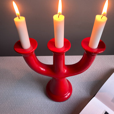 Röd ljusstake i keramik