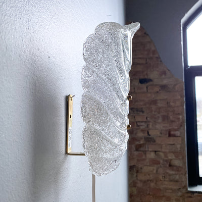 Vägglampa i glas och mässing