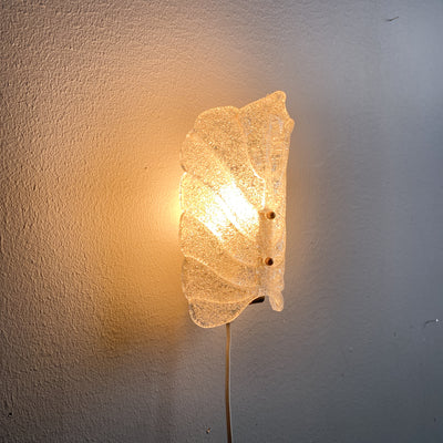 Vägglampa i glas och mässing