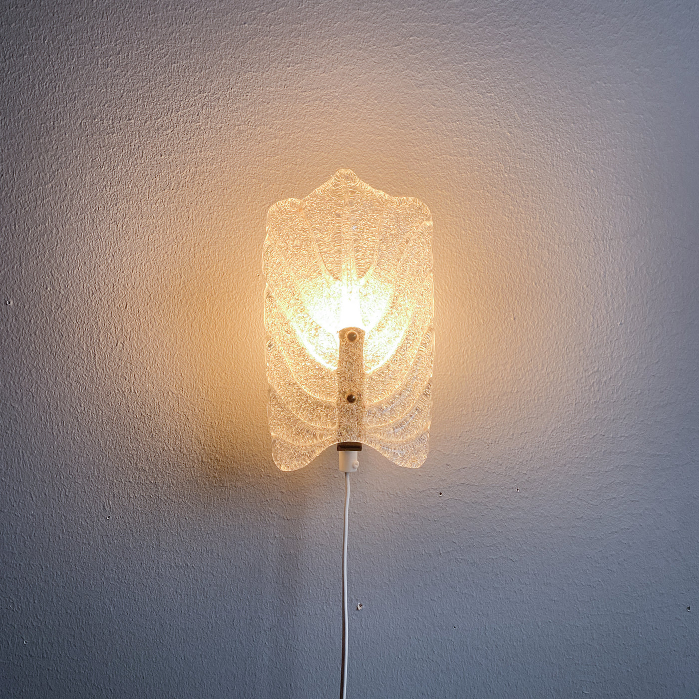 Vägglampa i glas och mässing